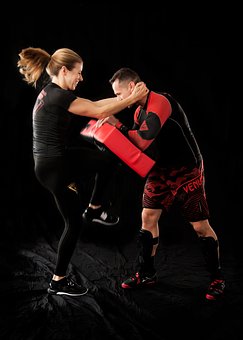 6 Kickboxing Combos for Heavy Bag Drills & Sparring