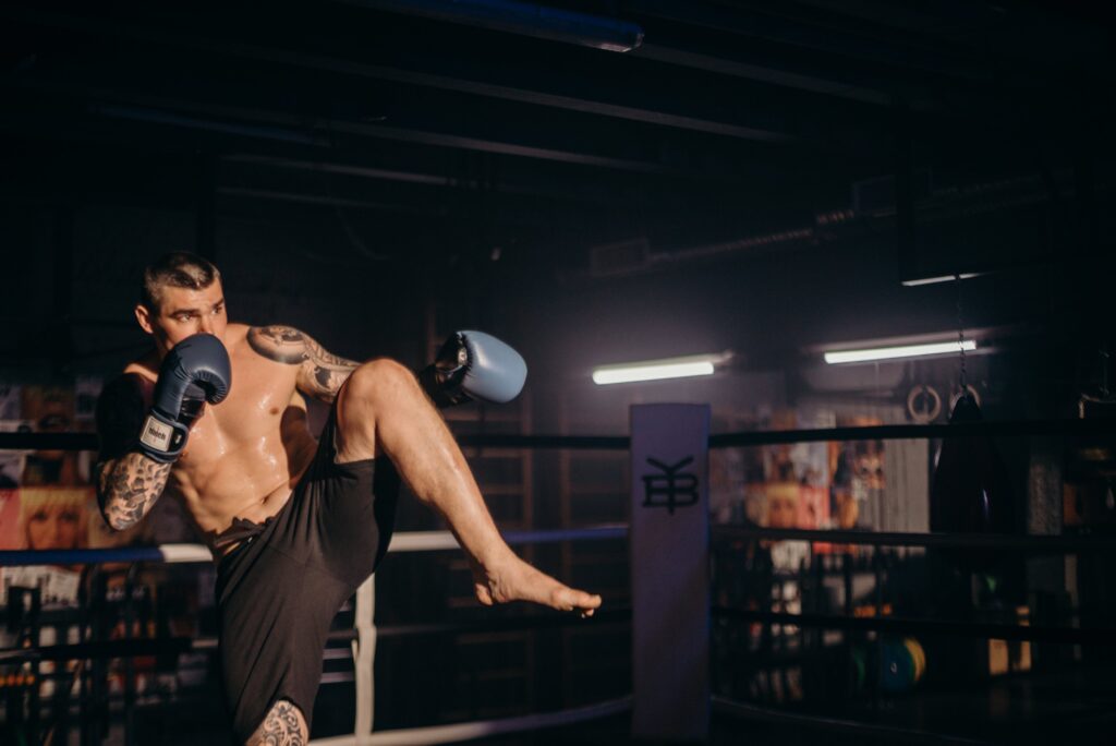 American kickboxing emphasizes full-contact striking, meaning that competitors can use punches and kicks to both the head and body.